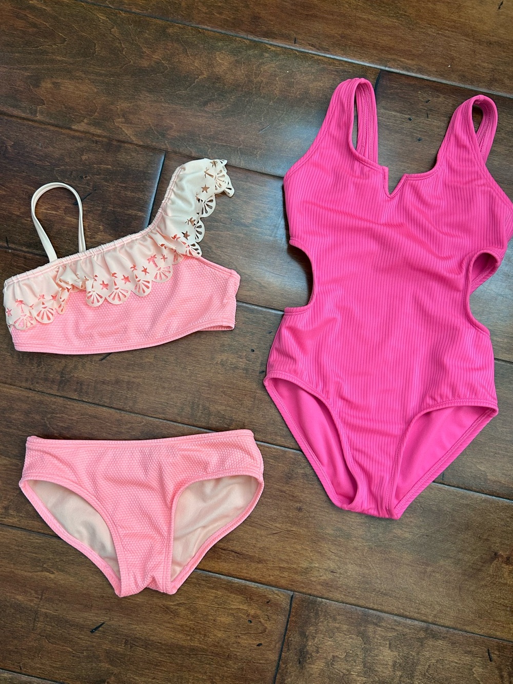 ☀️🎀 Bright & Fun girls bathing suits! Size S (6/7)
